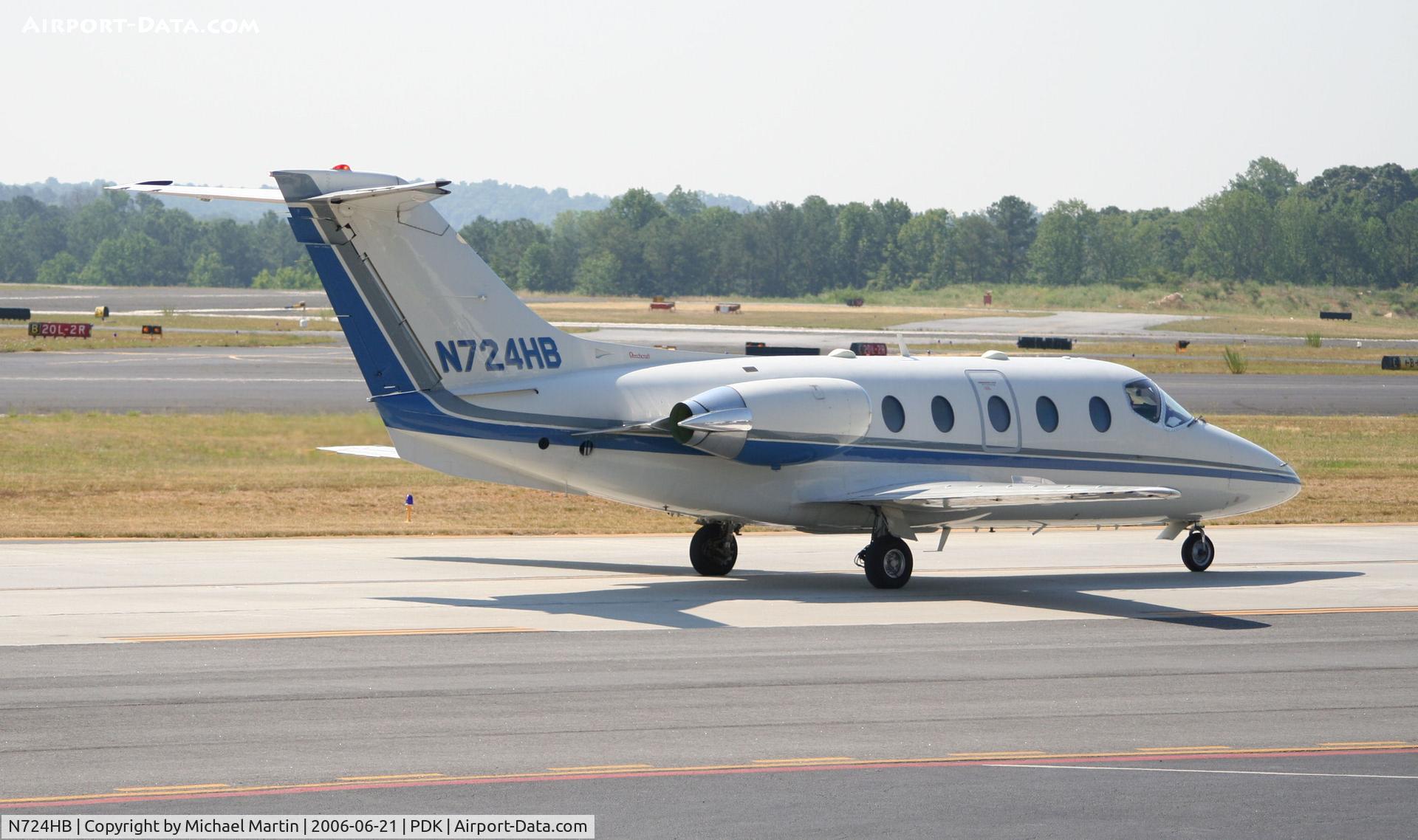 N724HB, 1989 Beech 400 Beechjet C/N RJ-55, Taxing to Mercury Air Center