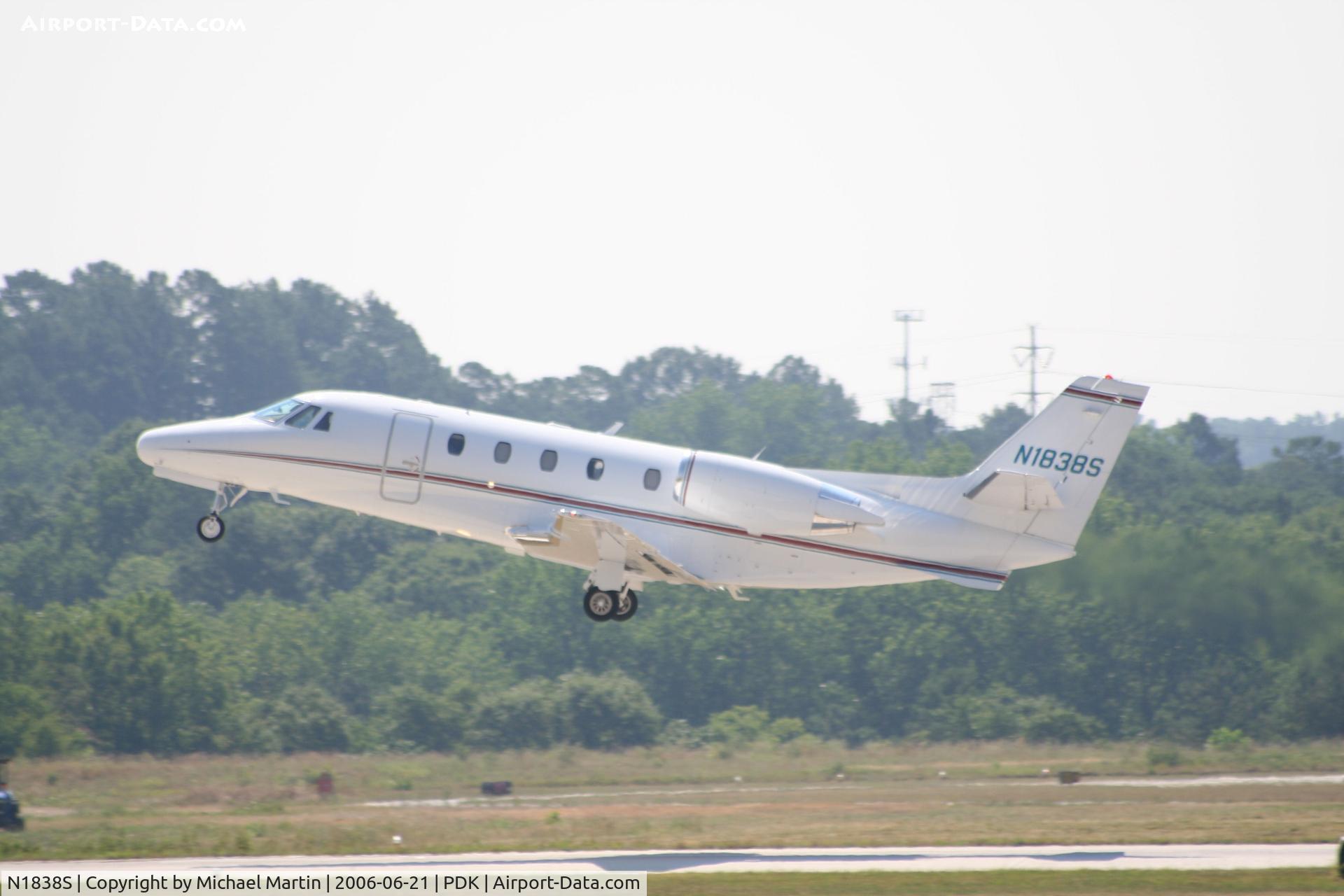 N1838S, 2001 Dassault Mystere Falcon 50 C/N 316, Departing 20R