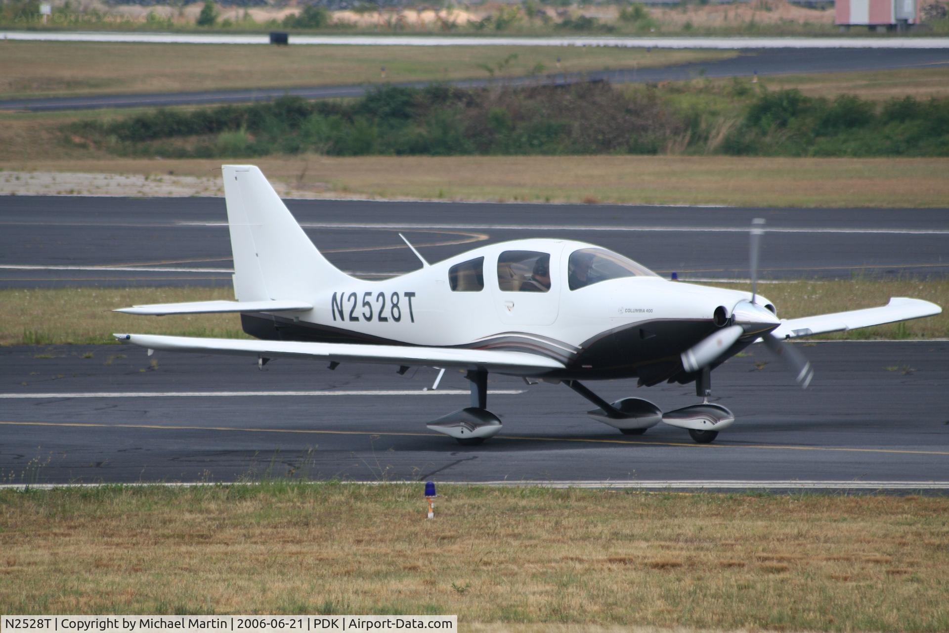 N2528T, 2004 Lancair LC41-550FG C/N 41029, Taxing to Runway 2L