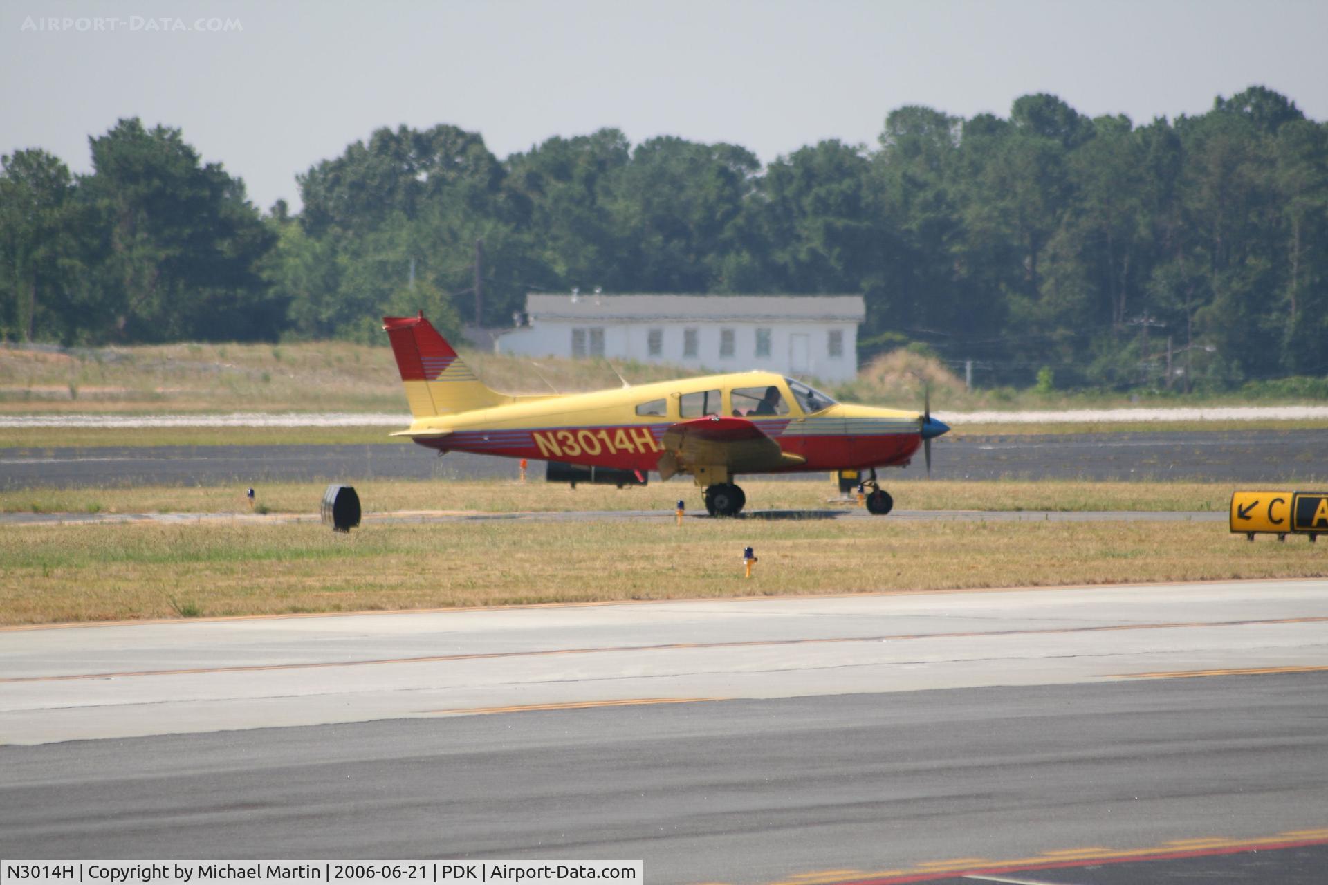 N3014H, 1978 Piper PA-28-161 C/N 28-7916182, Taxing to Mercury Air Center