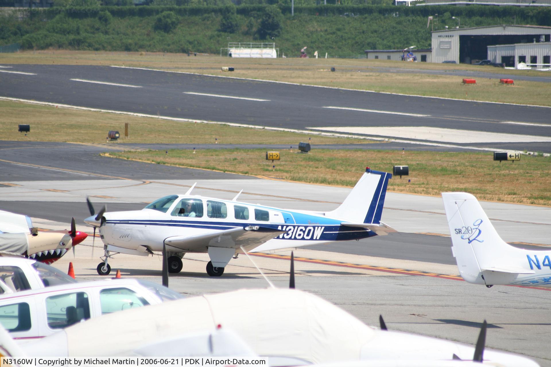 N3160W, 1973 Beech A36 Bonanza 36 C/N E-509, Taxing to Epps Air Service