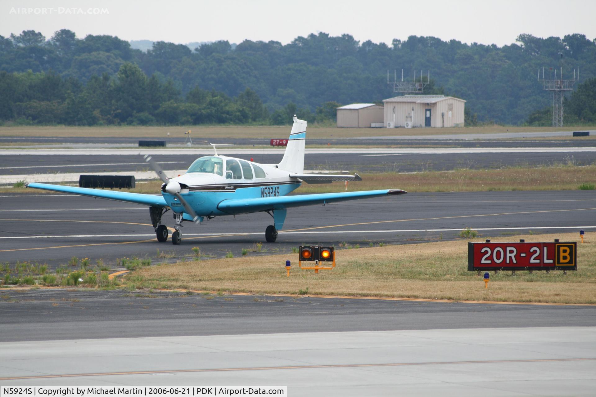 N5924S, 1966 Beech 35-C33A Debonair C/N CE-42, Taxing back from flight