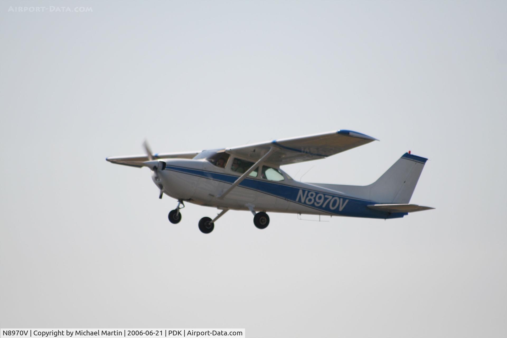 N8970V, 1974 Cessna 172M C/N 17264326, Departing 2L