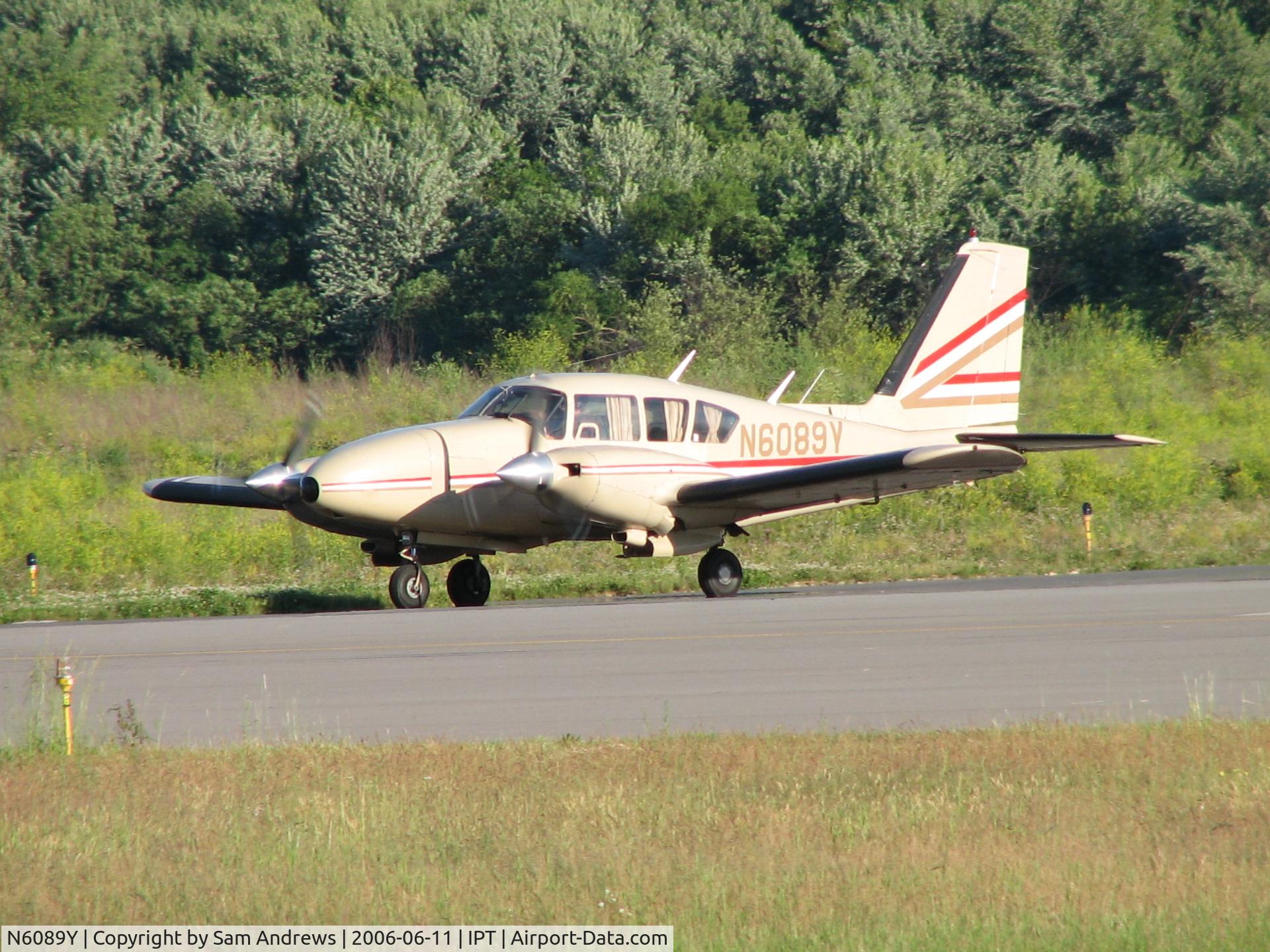 N6089Y, 1966 Piper PA-23-250 Aztec C/N 27-3295, Taxiing out to rwy30
