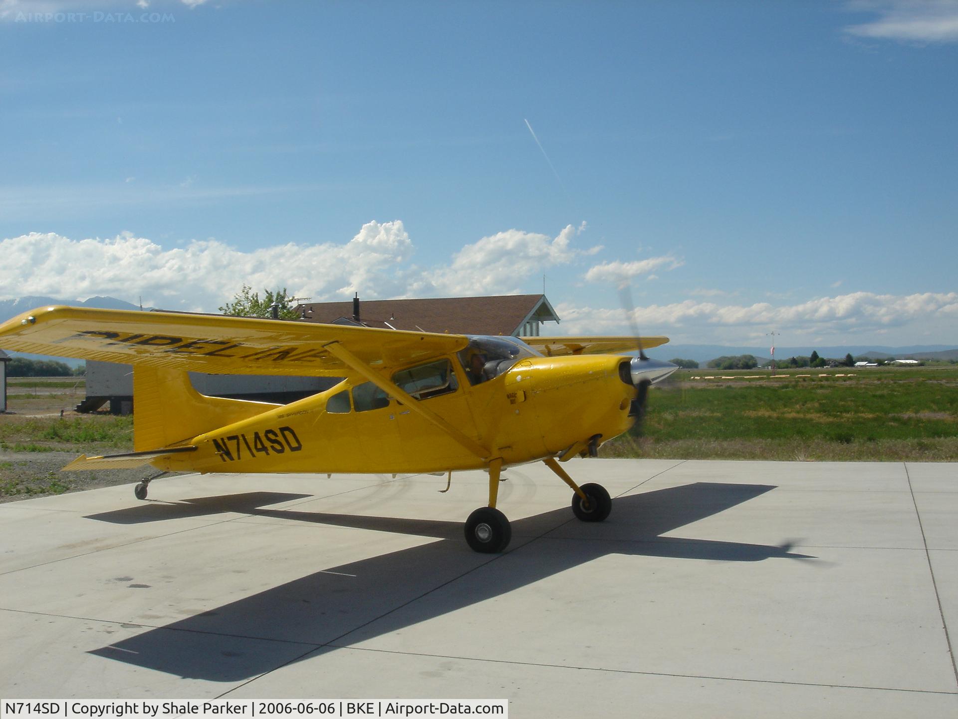 N714SD, 1984 Cessna A185F Skywagon 185 C/N 185-04418, A pipeline patroler's work is never done.