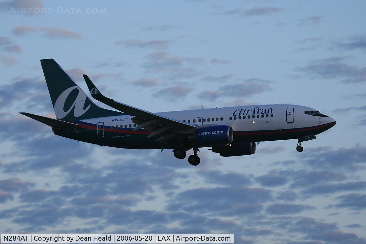 N284AT, 2006 Boeing 737-76N C/N 32668, Air Tran Airways N284AT (FLT TRS43) from Hartsfield Jackson Atlanta Int'l (KATL) on short-final to RWY 24L in the final minutes of light.