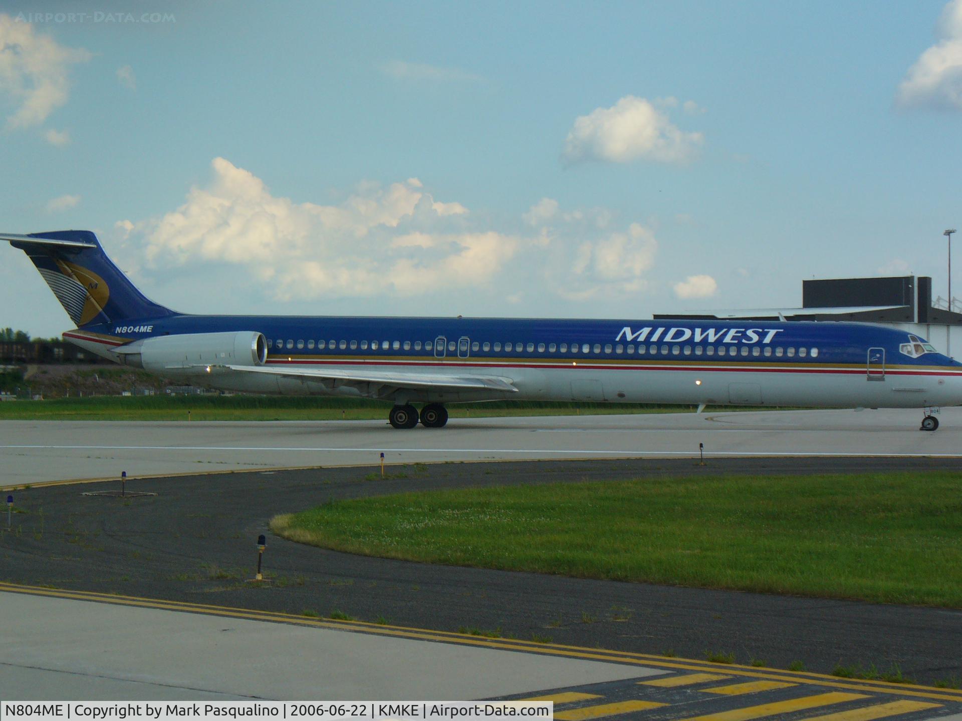 N804ME, 1981 McDonnell Douglas MD-81 (DC-9-81) C/N 48030, MD-81