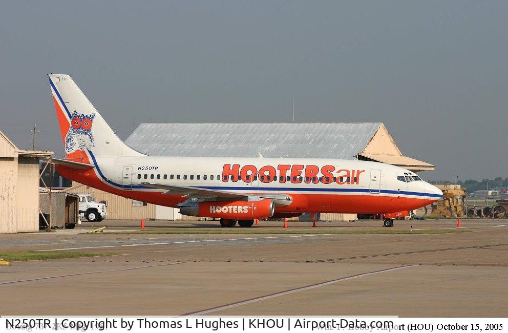 N250TR, 1981 Boeing 737-2K5 C/N 22597, Hooters 737