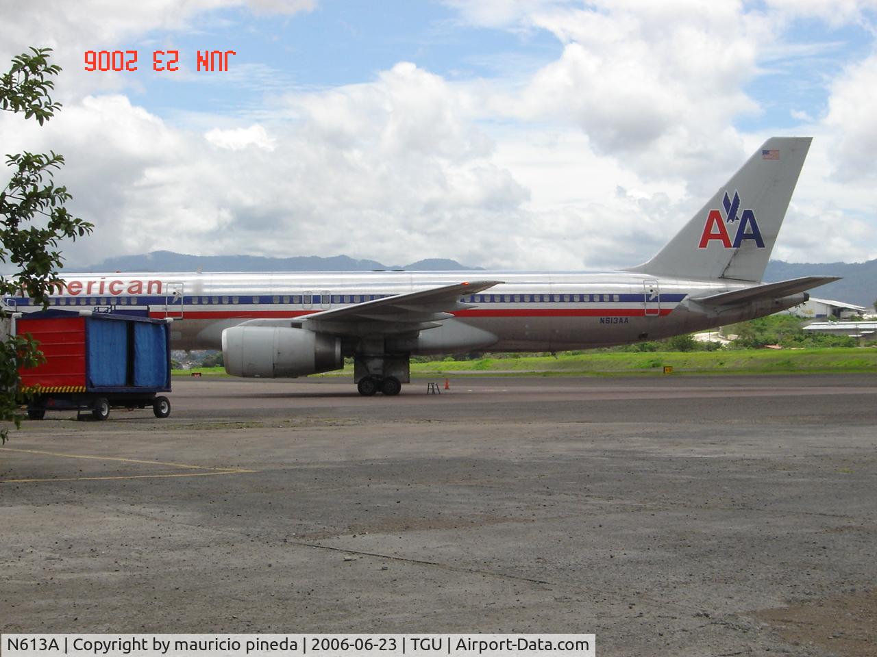 N613A, 1997 Cessna 172R C/N 17280248, american airlines b757 in toncontin airport, tegucigalpa honduras