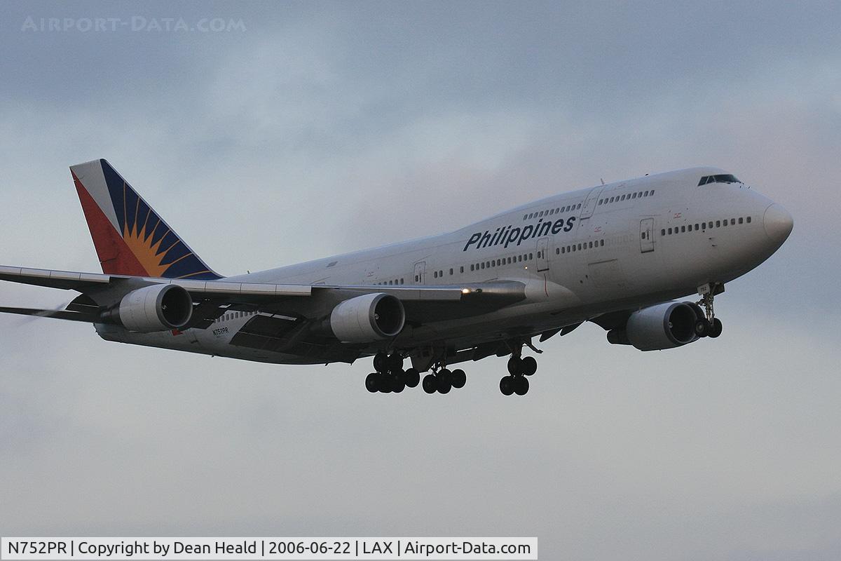 N752PR, 1993 Boeing 747-4F6 C/N 27262, Phillipines Airlines N752PR (FLT PAL102) from Ninoy Aquino Int'l (RPLL) - Manila - on final approach to RWY 24R on an overcast evening.