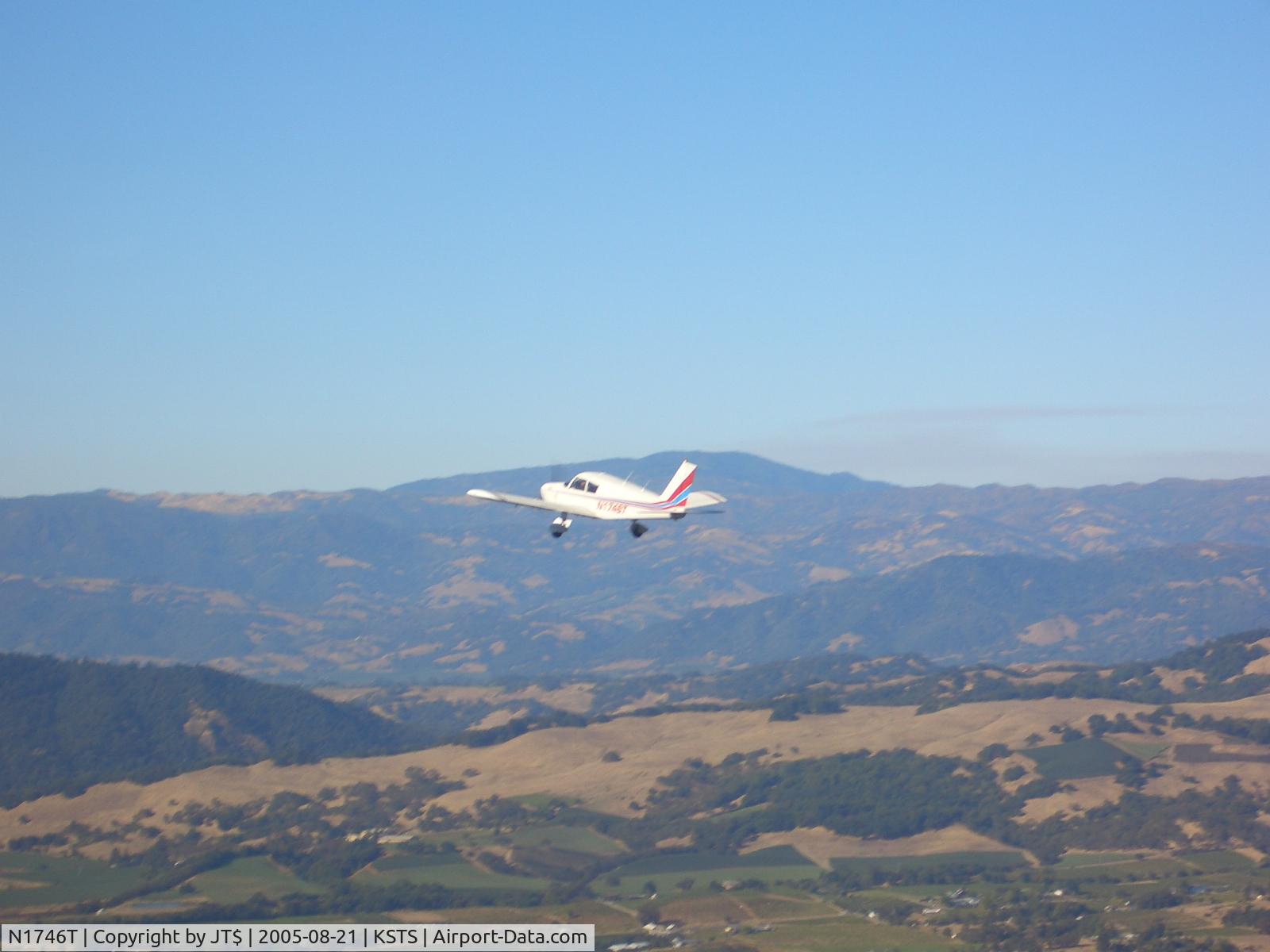 N1746T, 1970 Piper PA-28-140 Cherokee C/N 28-7125064, N1746T Getting Passed by a Lancair 320