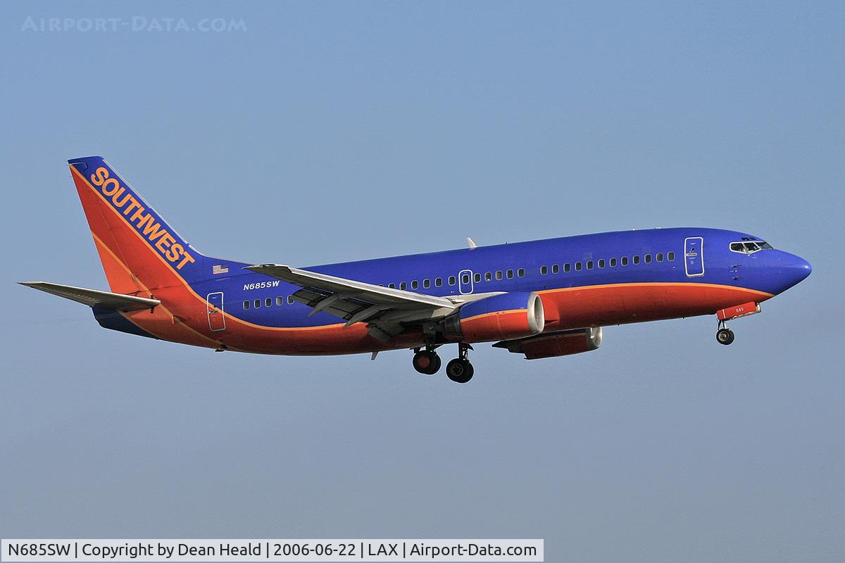 N685SW, 1986 Boeing 737-3Q8 C/N 23401, Southwest Airlines N685SW on final approach to RWY 24R.