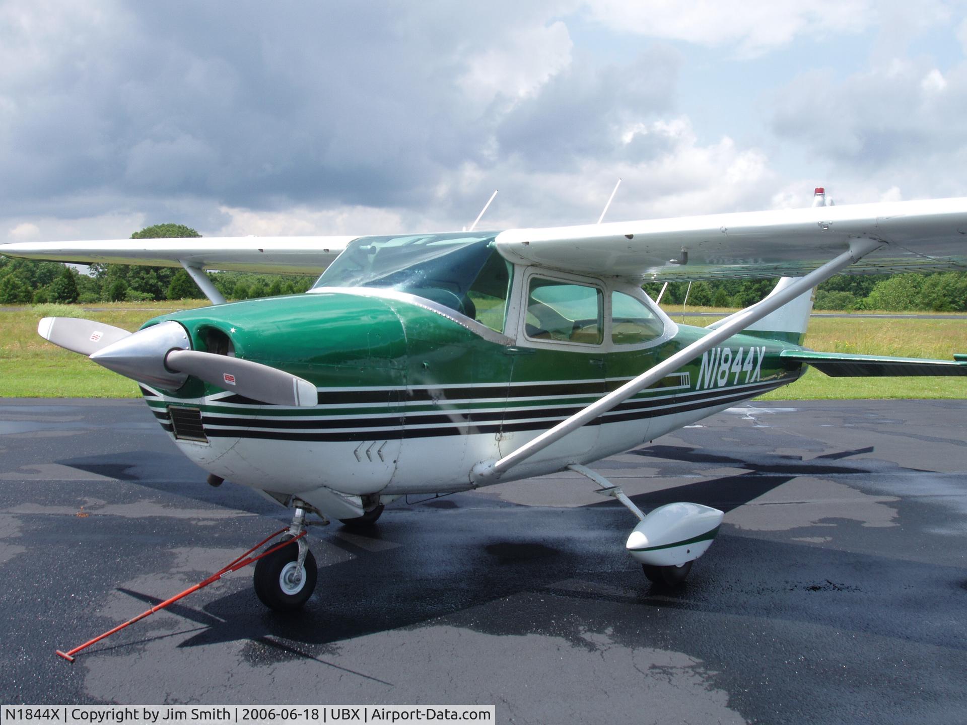 N1844X, 1964 Cessna 182H Skylane C/N 18255944, Cessna Skylane 182H at UBX (Cuba, MO)