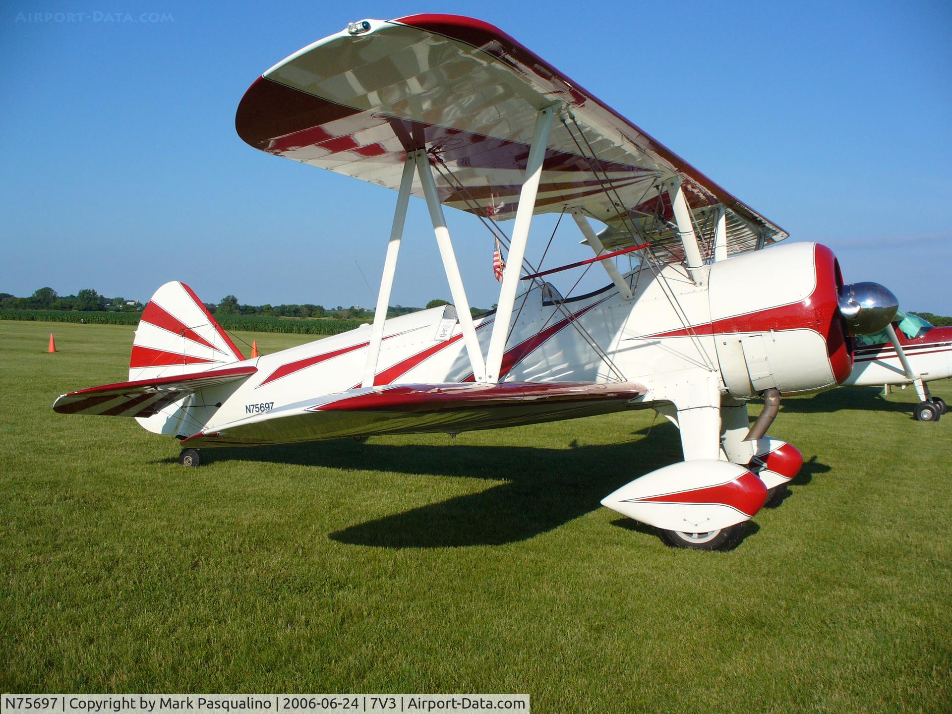 N75697, 1943 Boeing E75N1 C/N 75-8803, Stearman