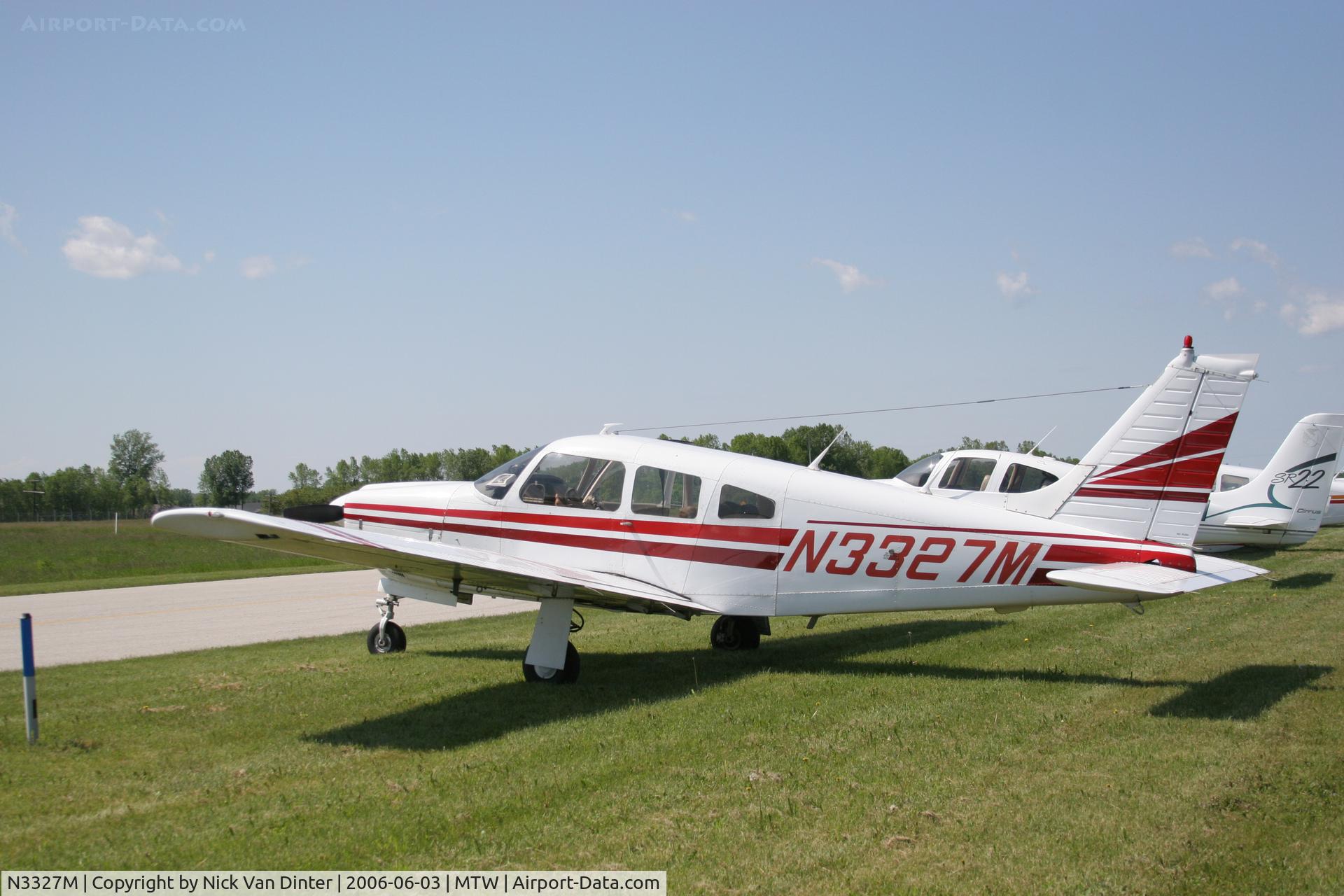 N3327M, 1977 Piper PA-28R-201 Cherokee Arrow III C/N 28R-7837112, Manitowoc Air Show