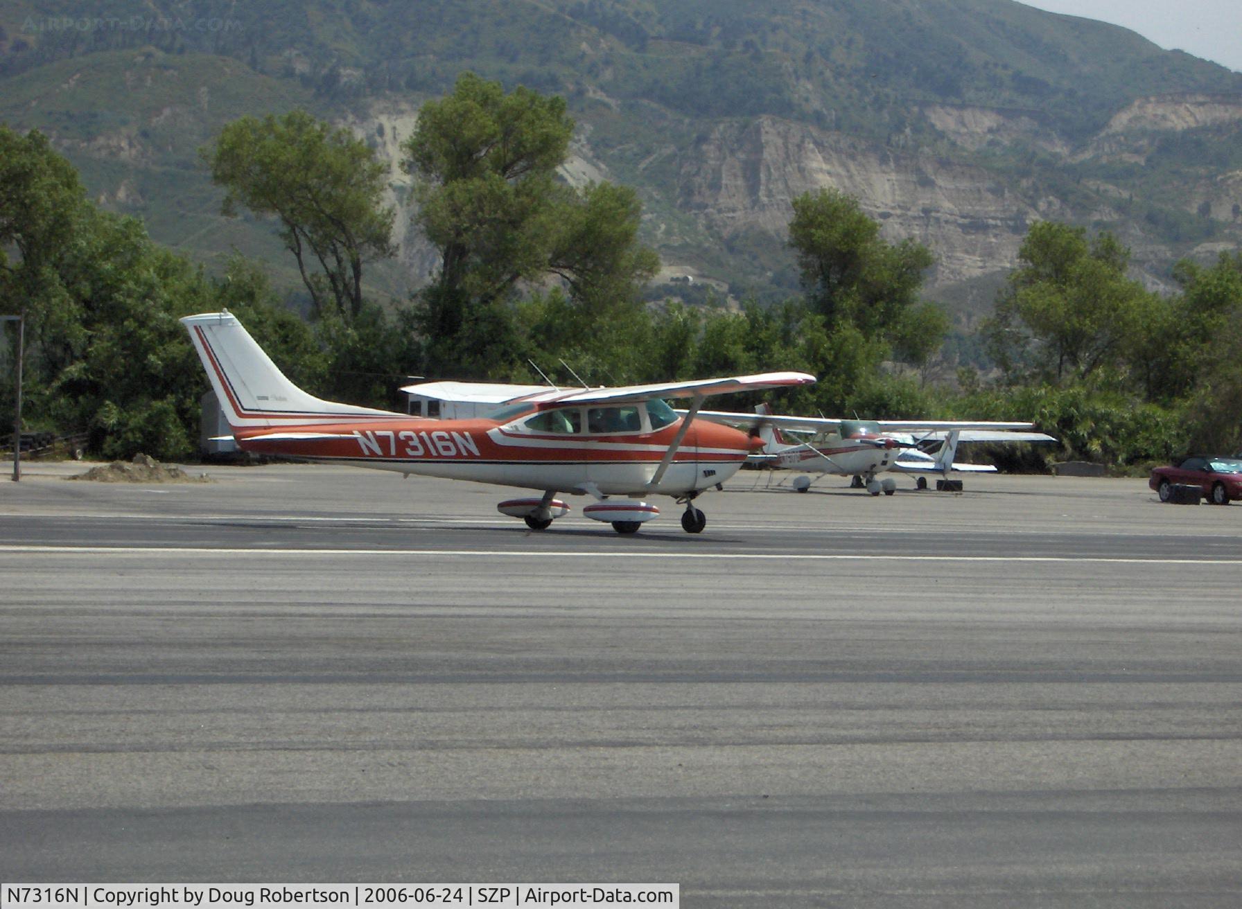 N7316N, 1974 Cessna 182P Skylane C/N 18263100, 1974 Cessna 182P SKYLANE, Continental O-470-S 230 Hp, takeoff roll Runway 22