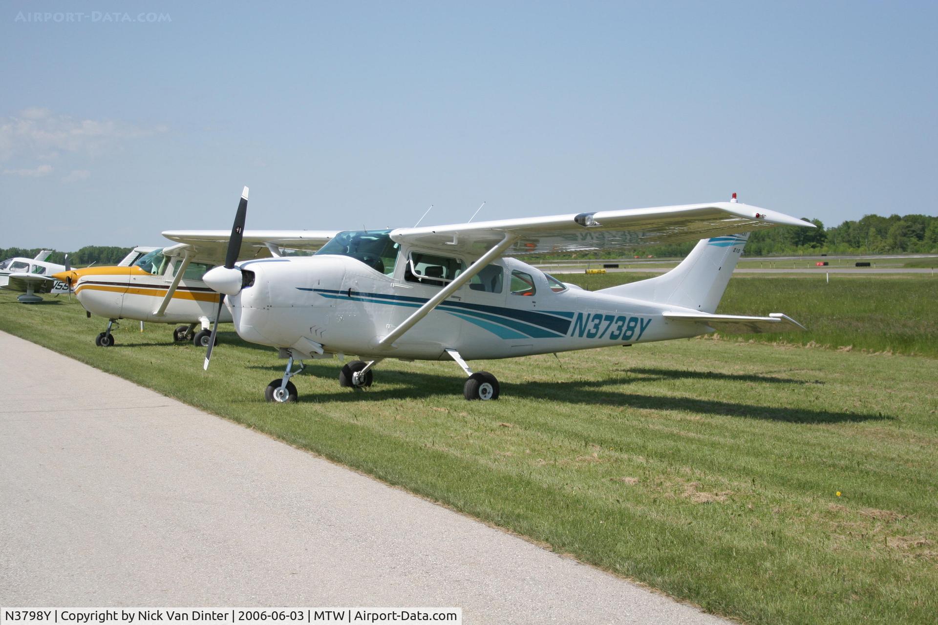N3798Y, 1964 Cessna 210D Centurion C/N 21058298, Manitowoc Air Show