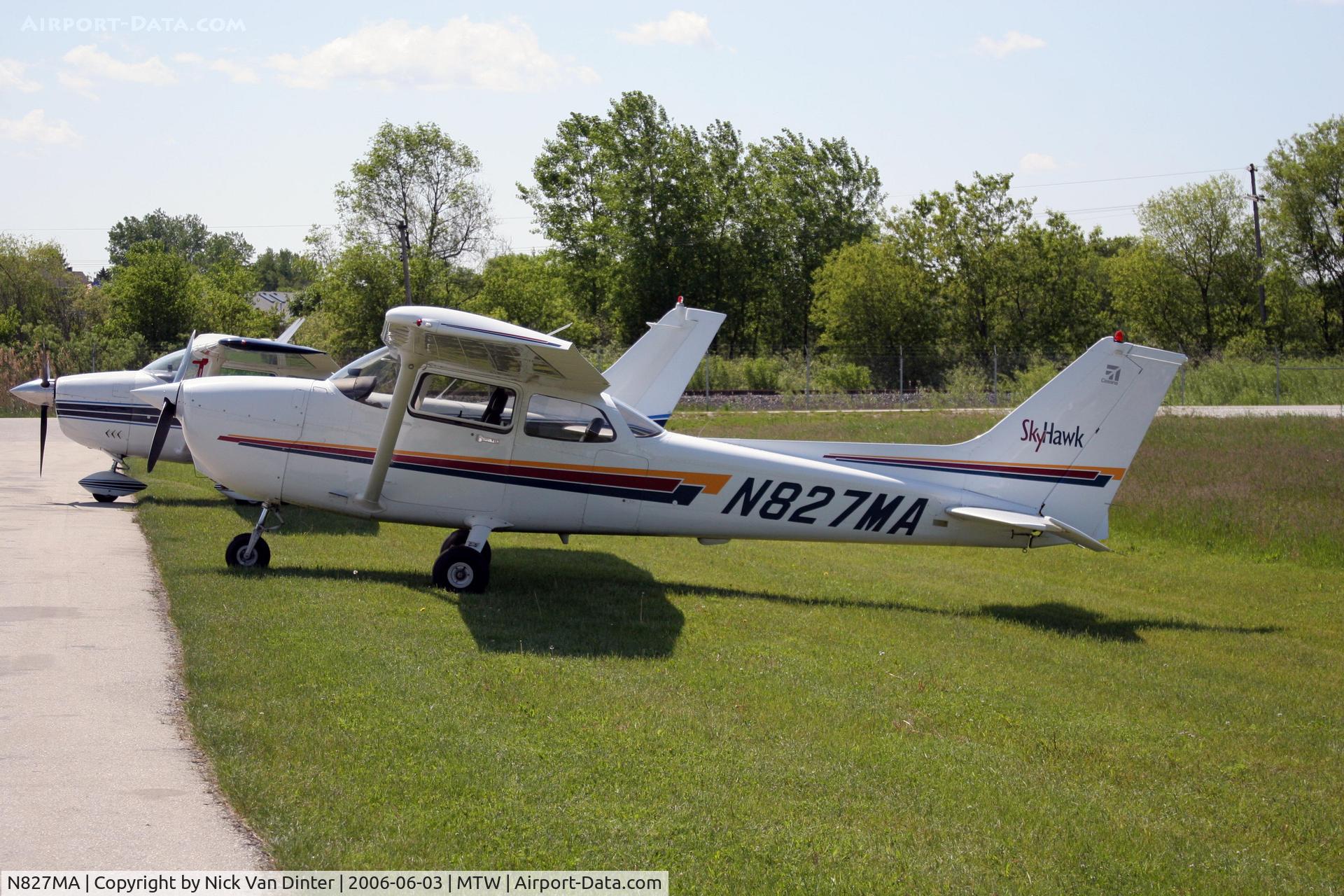 N827MA, 2001 Cessna 172R C/N 17281015, Manitowoc Air Show