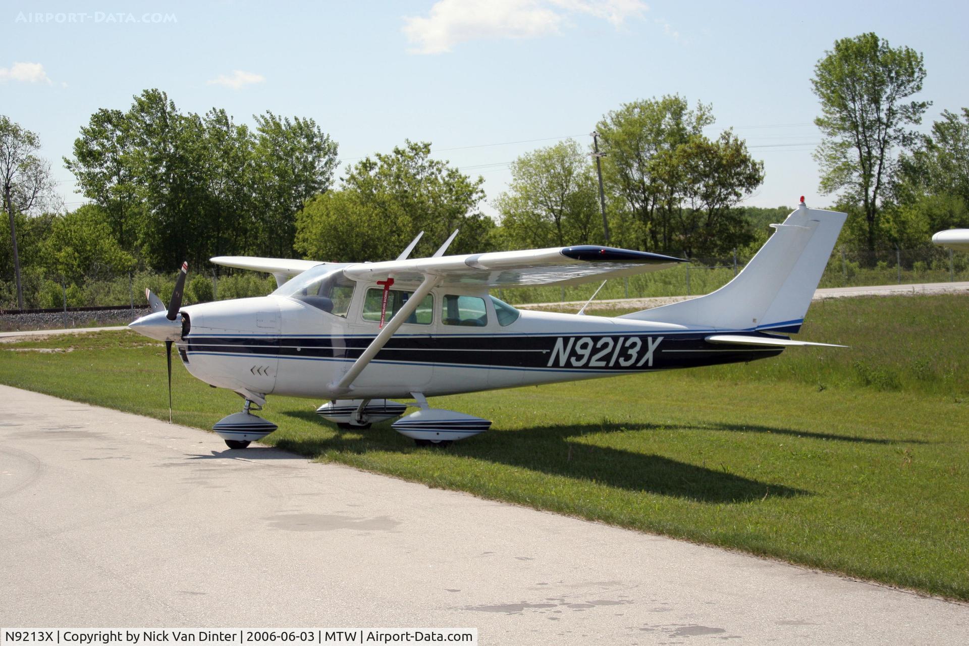 N9213X, 1961 Cessna 182E Skylane C/N 18253613, Manitowoc Air Show
