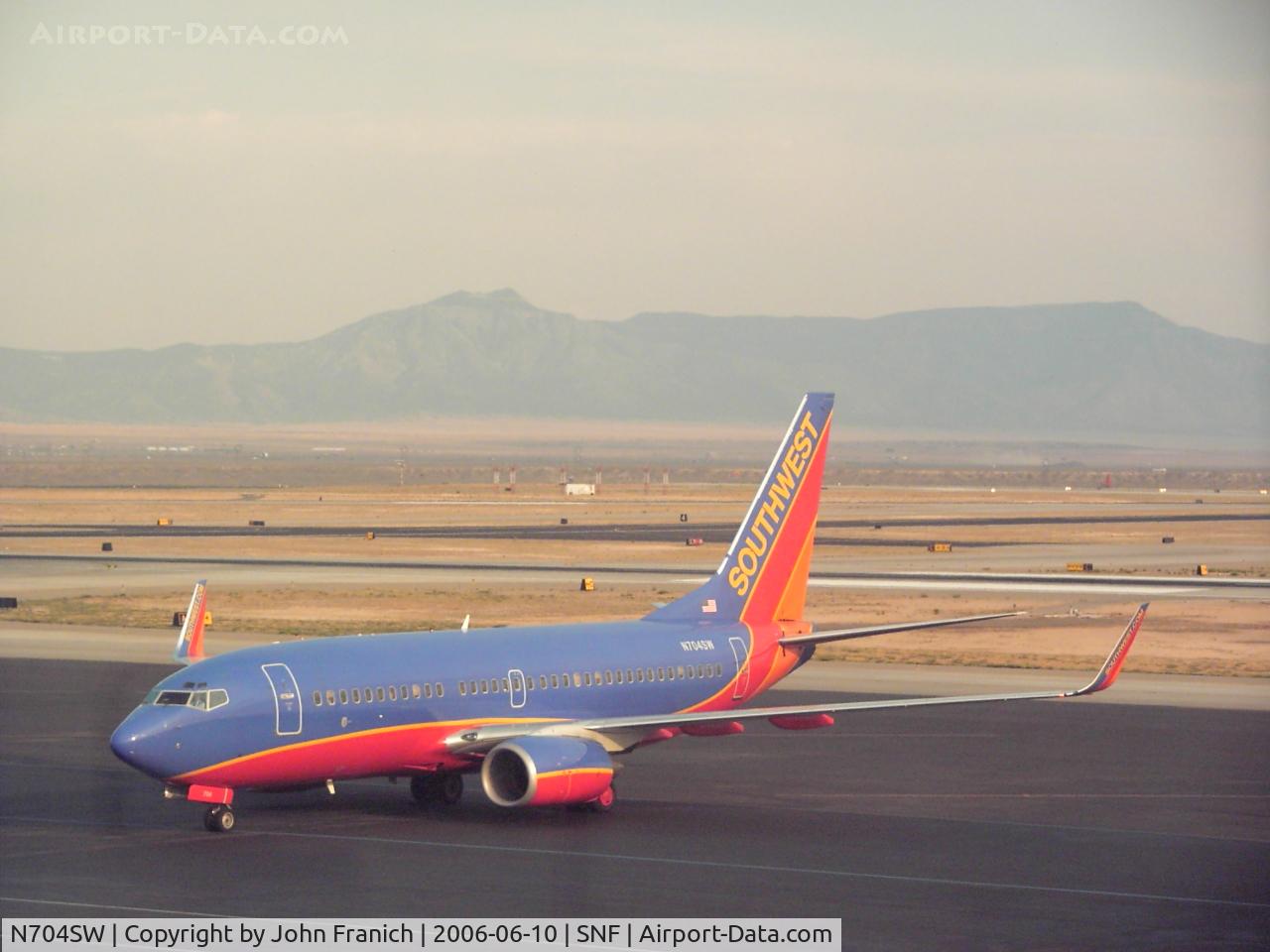 N704SW, 1998 Boeing 737-7H4 C/N 27838, Pic one