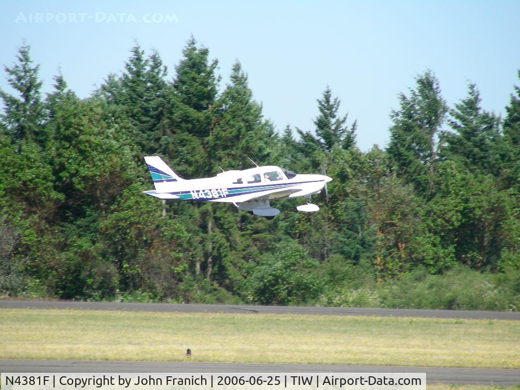 N4381F, Piper PA-28-161 C/N 28-8516015, Lift at TIW
