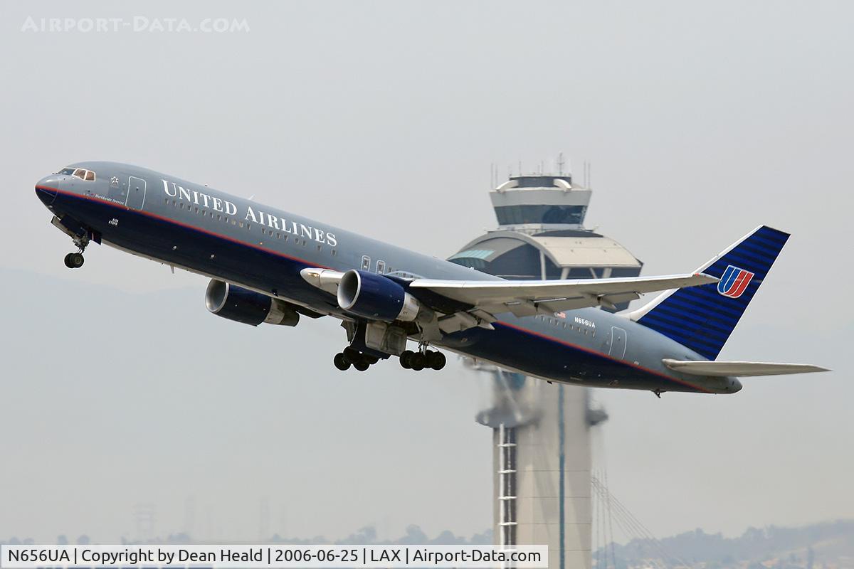 N656UA, 1992 Boeing 767-322 C/N 25394, United Airlines N656UA (FLT UAL948) departing LAX RWY 25R enroute to London Heathrow (EGLL).