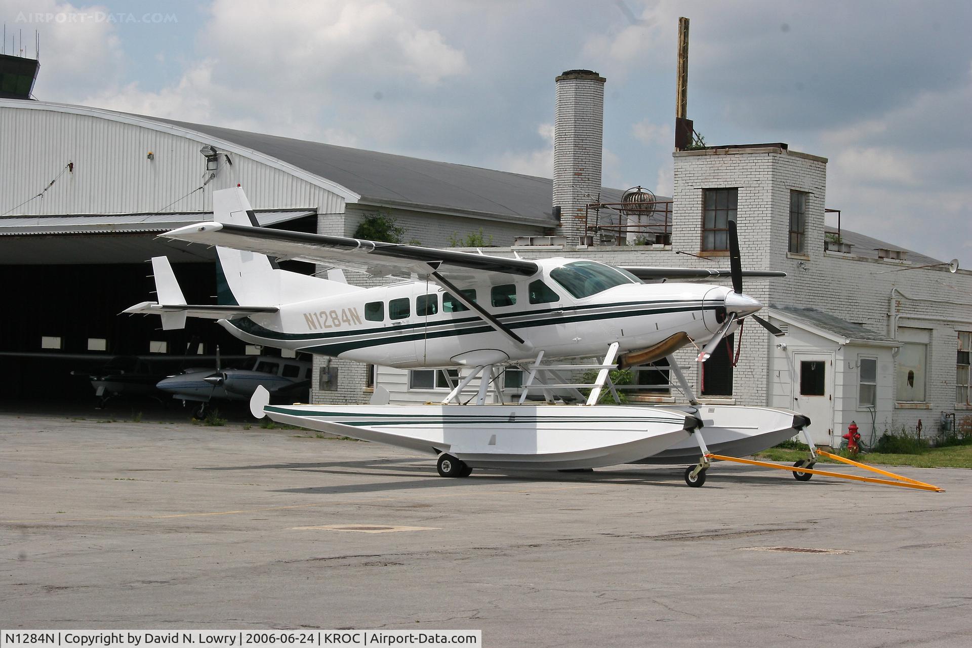 N1284N, 1999 Cessna 208 Caravan I C/N 20800302, N1284N at KROC.