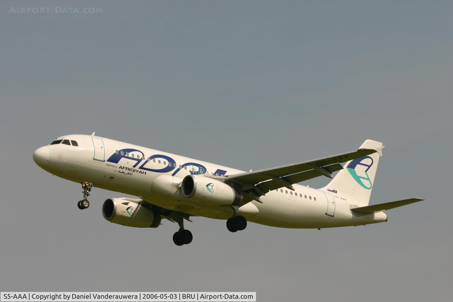 S5-AAA, 1988 Airbus A320-231 C/N 0043, arrival of flight 8U 924 - Al AFRIQIYAH - from Tripoli (Lybia)