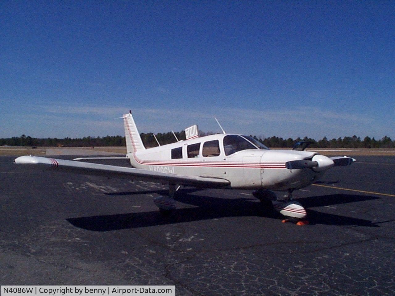 N4086W, 1967 Piper PA-32-300 Cherokee Six C/N 32-40137, cherokee 6 on the ramp