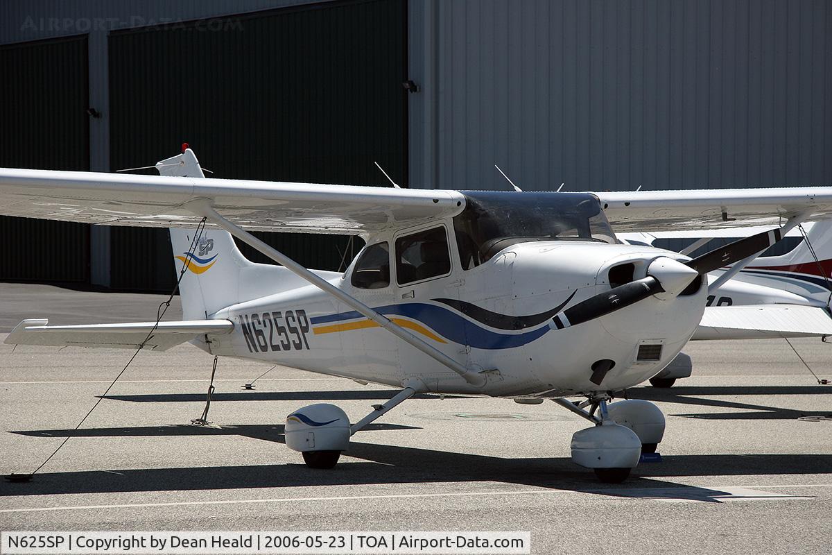 N625SP, 2000 Cessna 172S C/N 172S8616, 2000 Cessna 172S Skyhawk SP N625SP parked on the ramp at Torrance Municipal Airport (KTOA) - Torrance, California.