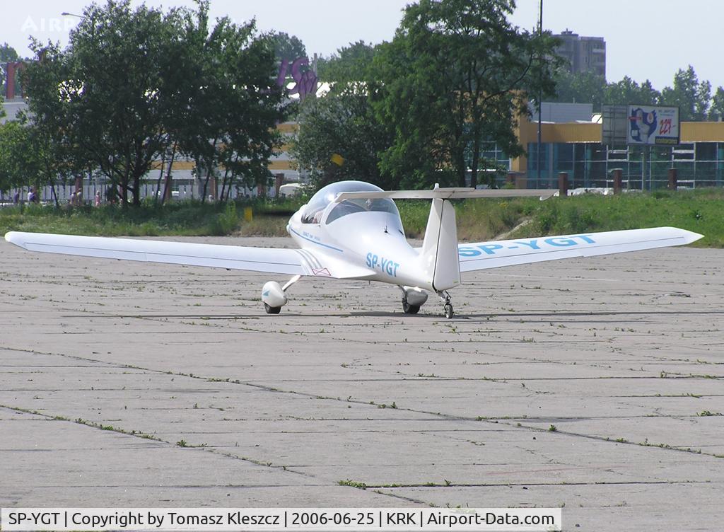 SP-YGT, Qualt 200 C/N 18/2001, Aircraft in the closed Krakow airport