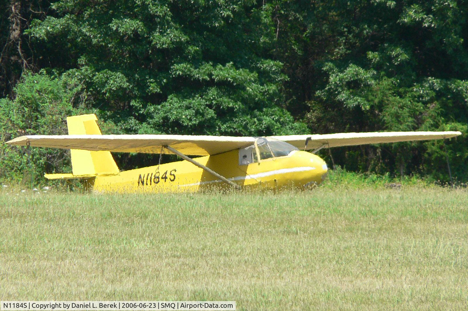 N1184S, 1972 Schweizer SGS 2-33A C/N 234, Nice yellow Schweizer sailplane enjoys the sunshine.