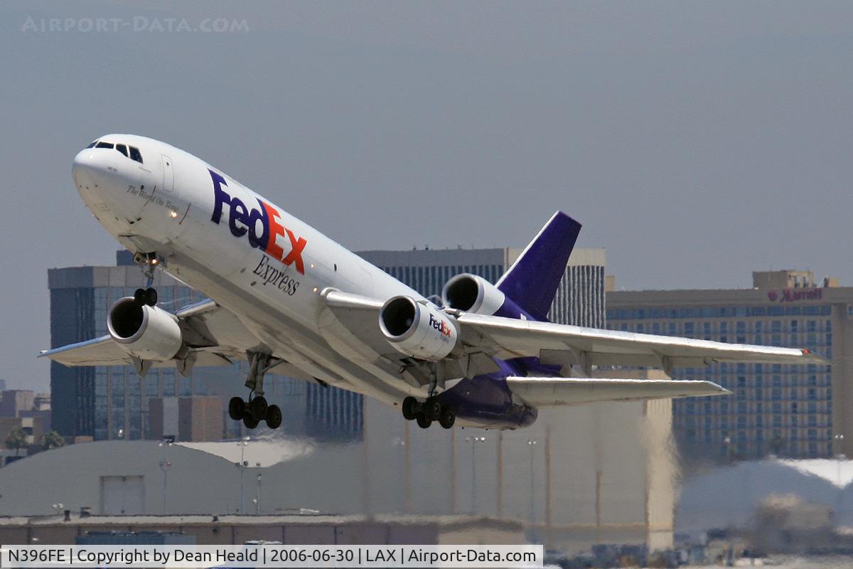 N396FE, 1975 McDonnell Douglas MD-10-10F C/N 46630, Fed Ex N396FE (FLT FDX3019) climbing out from RWY 25L enroute to Chicago O'Hare Int'l (KORD).