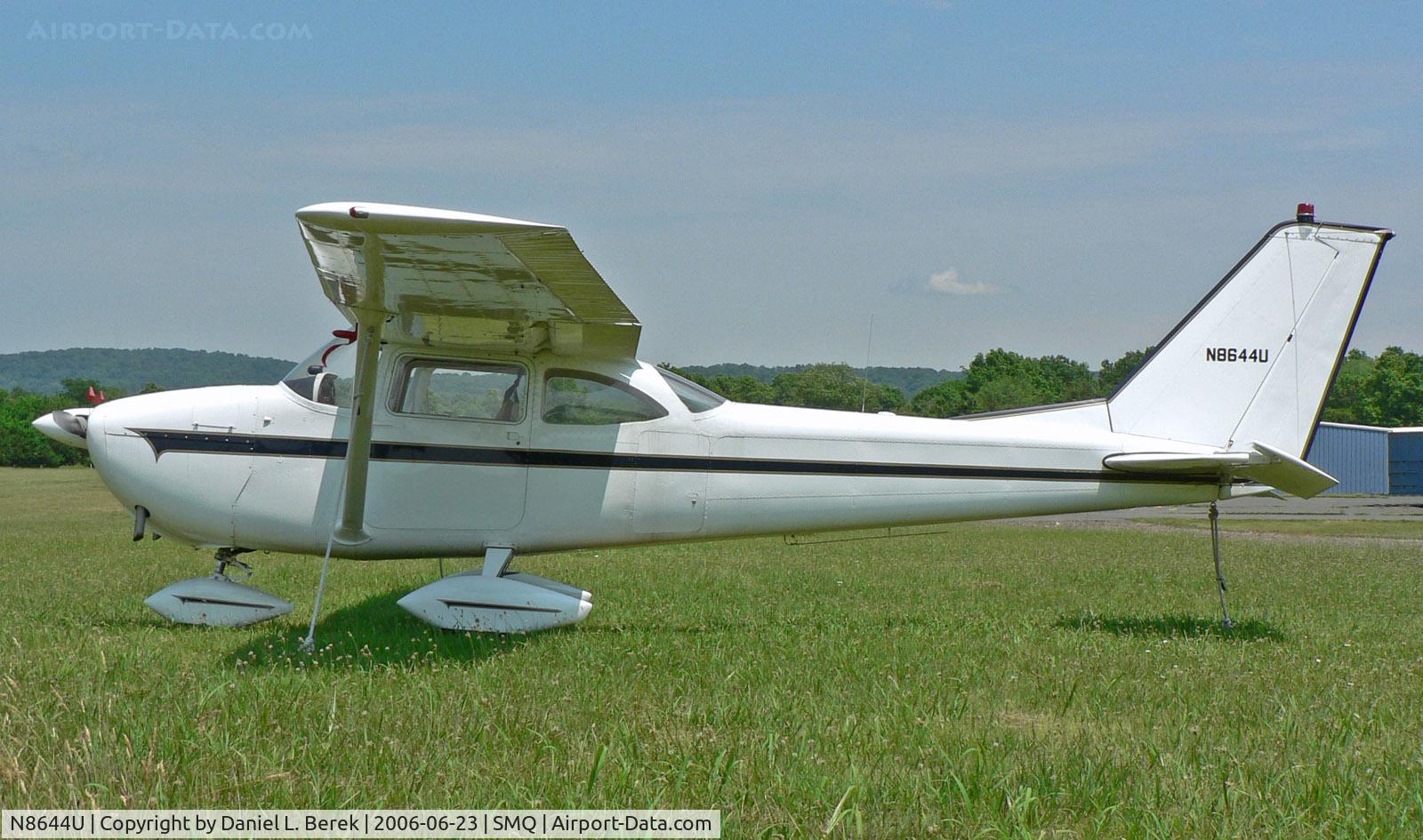 N8644U, 1965 Cessna 172F C/N 17252546, This 1965-vintage aircraft joined several other oldtimers on the grassy side of Somerset County Airport.