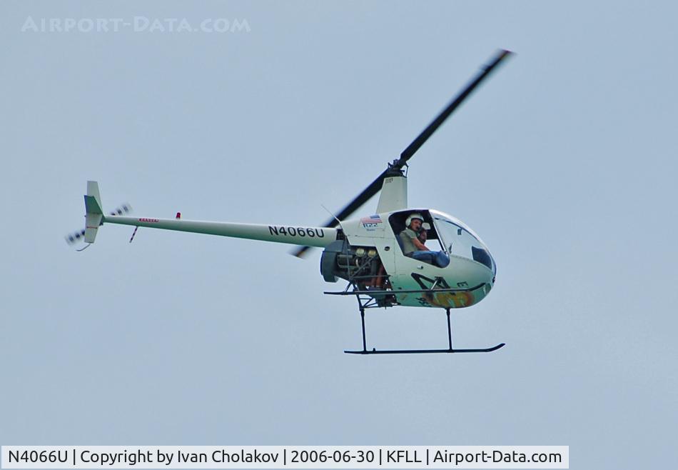 N4066U, 1990 Robinson R22 BETA C/N 1514, Over Hollywood Beach just out of FLL