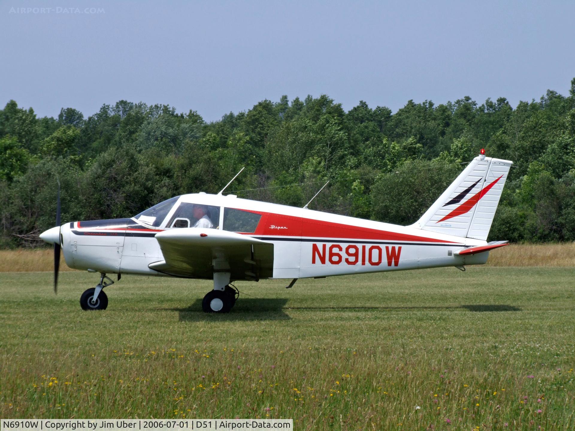 N6910W, 1965 Piper PA-28-140 C/N 28-21285, Taxiing back