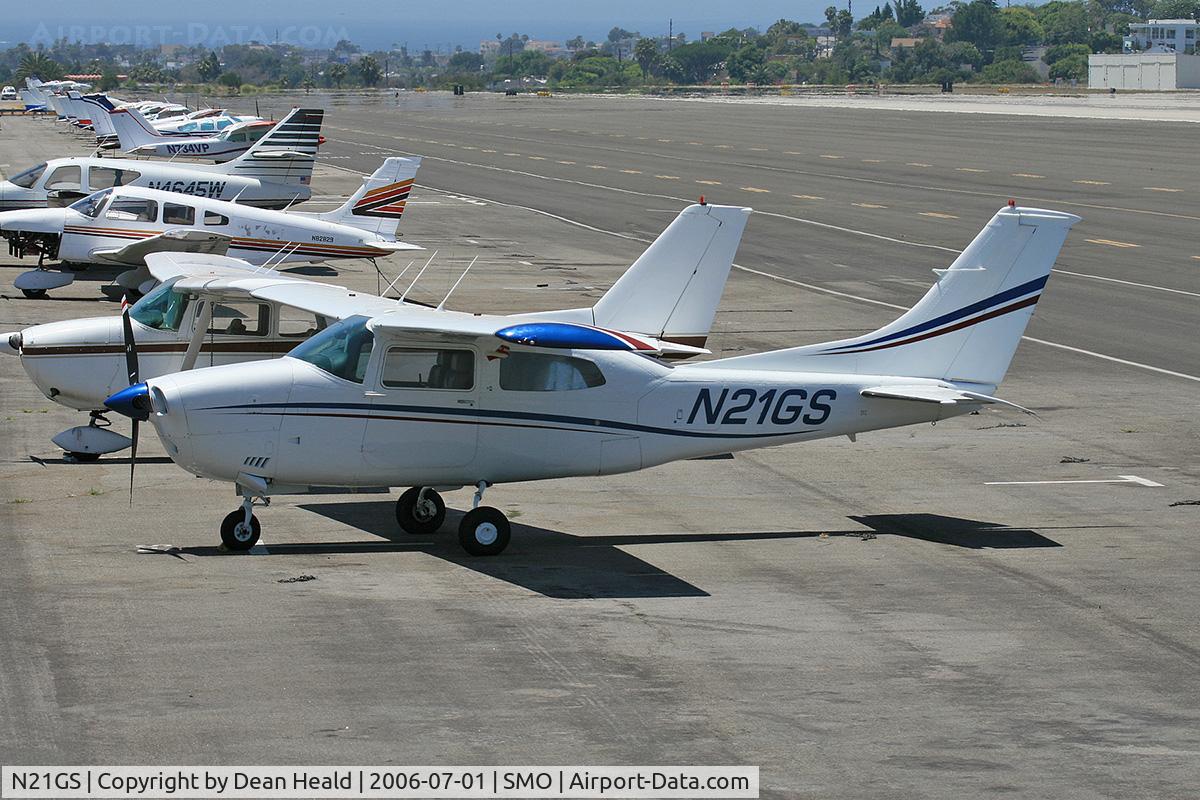 N21GS, 1973 Cessna T210L Turbo Centurion C/N 21059967, A very nice looking 1973 Cessna T210L N21GS parked on the ramp at Santa Monica Municipal Airport (KSMO) - Santa Monica, California.
