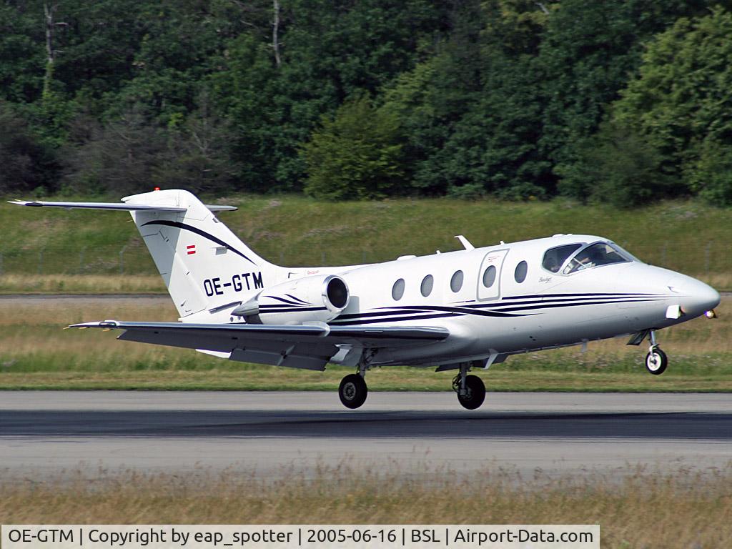 OE-GTM, 2002 Raytheon Beechjet 400A C/N RK-343, landing on runway 16