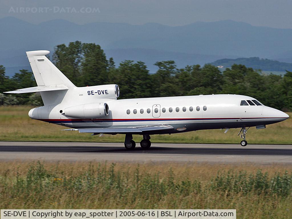 SE-DVE, 1998 Dassault Falcon 900EX C/N 23, landing on runway 16