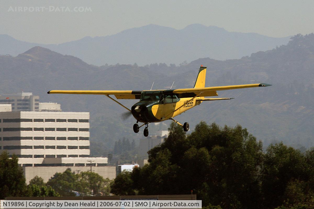 N19896, 1972 Cessna 172M C/N 17260843, 1972 Cessna 172M N19896 on final approach to RWY 21 at Santa Monica Municipal Airport (KSMO) - Santa Monica, California.