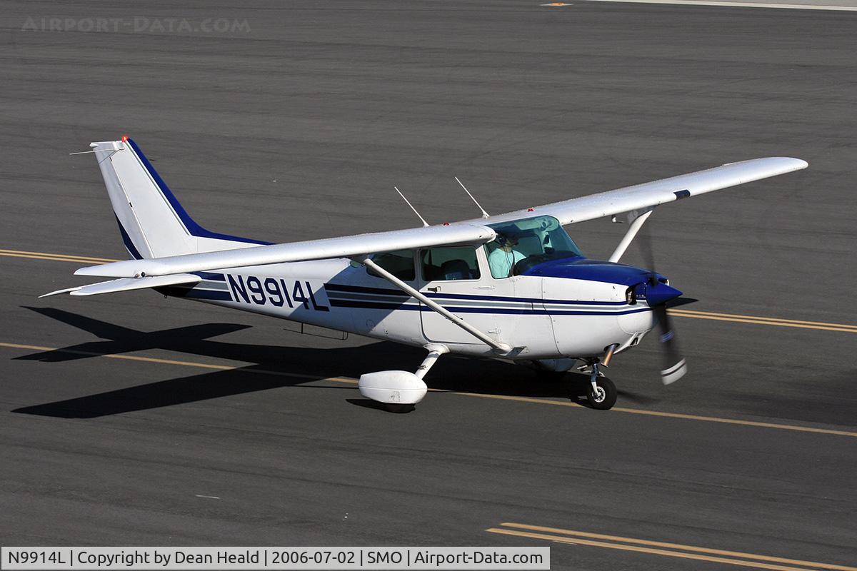 N9914L, 1986 Cessna 172P C/N 17276649, 1986 Cessna 172P N9914L taxiing to RWY 21 at Santa Monica Municipal Airport (KSMO) - Santa Monica, California.