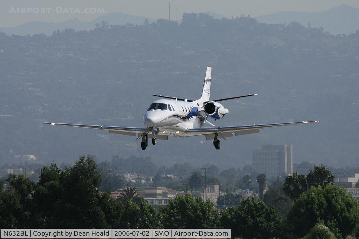 N632BL, 2001 Cessna 560XL Citation Excel C/N 560-5171, 2001 Cessna 560XL N632BL from Phoenix Sky Harbor Int'l (KPHX) on final approach to RWY 21 at Santa Monica Municipal Airport (KSMO) - Santa Monica, California.