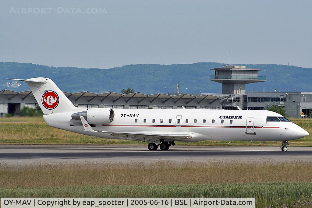OY-MAV, 2000 Canadair CRJ-200LR (CL-600-2B19) C/N 7386, lining up runway 16 