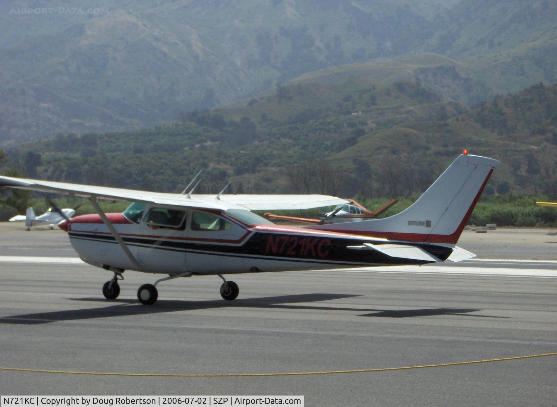 N721KC, 1977 Cessna R182 Skylane RG C/N R18200090, 1977 Cessna R182 SKYLANE, Lycoming O-540 upgrade, taxi