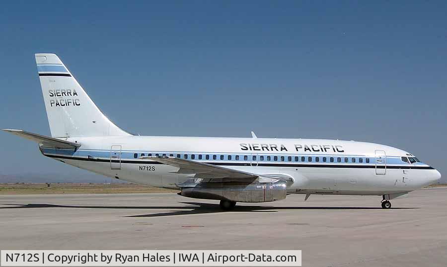 N712S, 1983 Boeing 737-2Y5 C/N 23038, Picking up firefighters