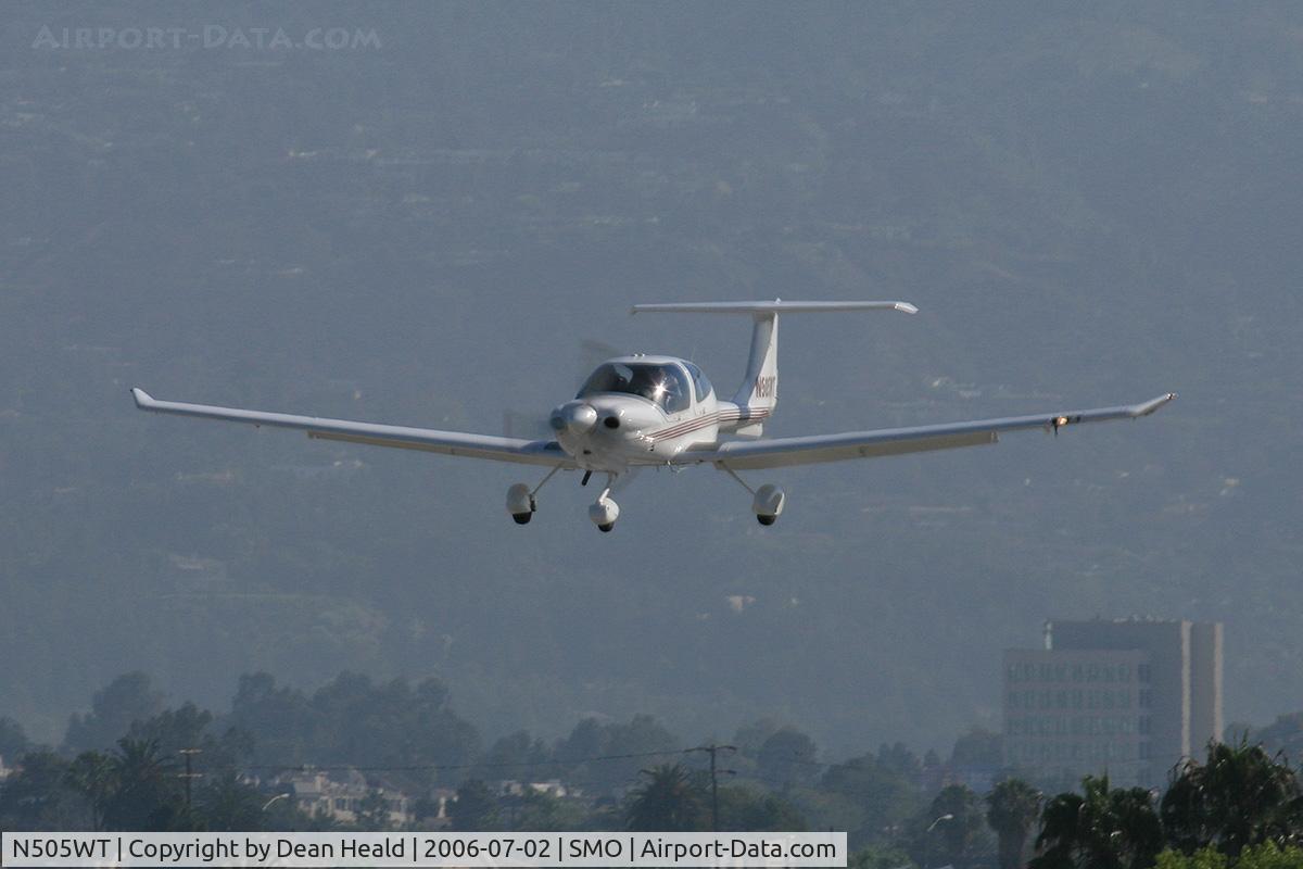 N505WT, 2002 Diamond DA-40 Diamond Star C/N 40.202, 2002 Diamond DA40 N505WT on final approach to RWY 21 at Santa Monica Municipal Airport (KSMO) - Santa Monica, California.