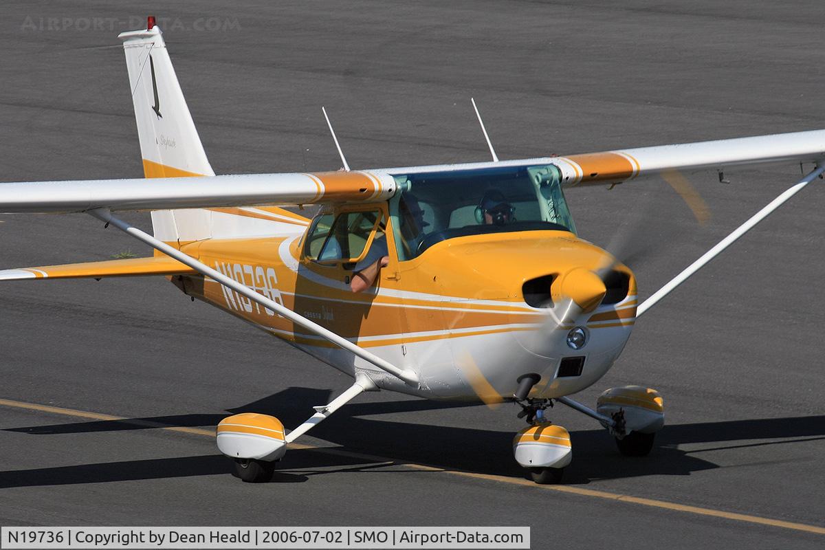 N19736, 1972 Cessna 172L C/N 17260710, 1972 Cessna 172L N19736 taxiing to RWY 21 at Santa Monica Municipal Airport (KSMO) - Santa Monica, California.