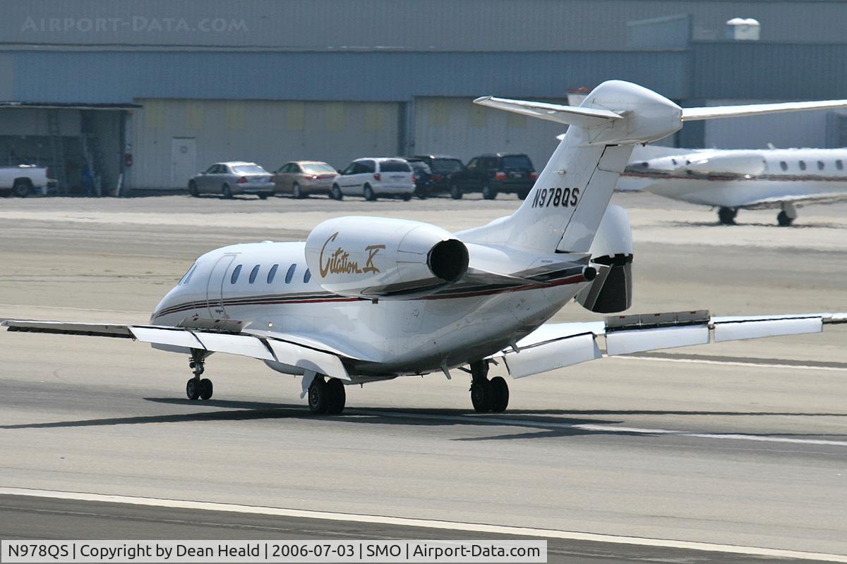 N978QS, 2002 Cessna 750 Citation X Citation X C/N 750-0187, 2002 Cessna 750 Citation X N978QS, from Las Vegas McCarran Int'l (KLAS), applying the thrust reversers after landing on RWY 21.  Note that the right side reverser is deployed, but not the left.