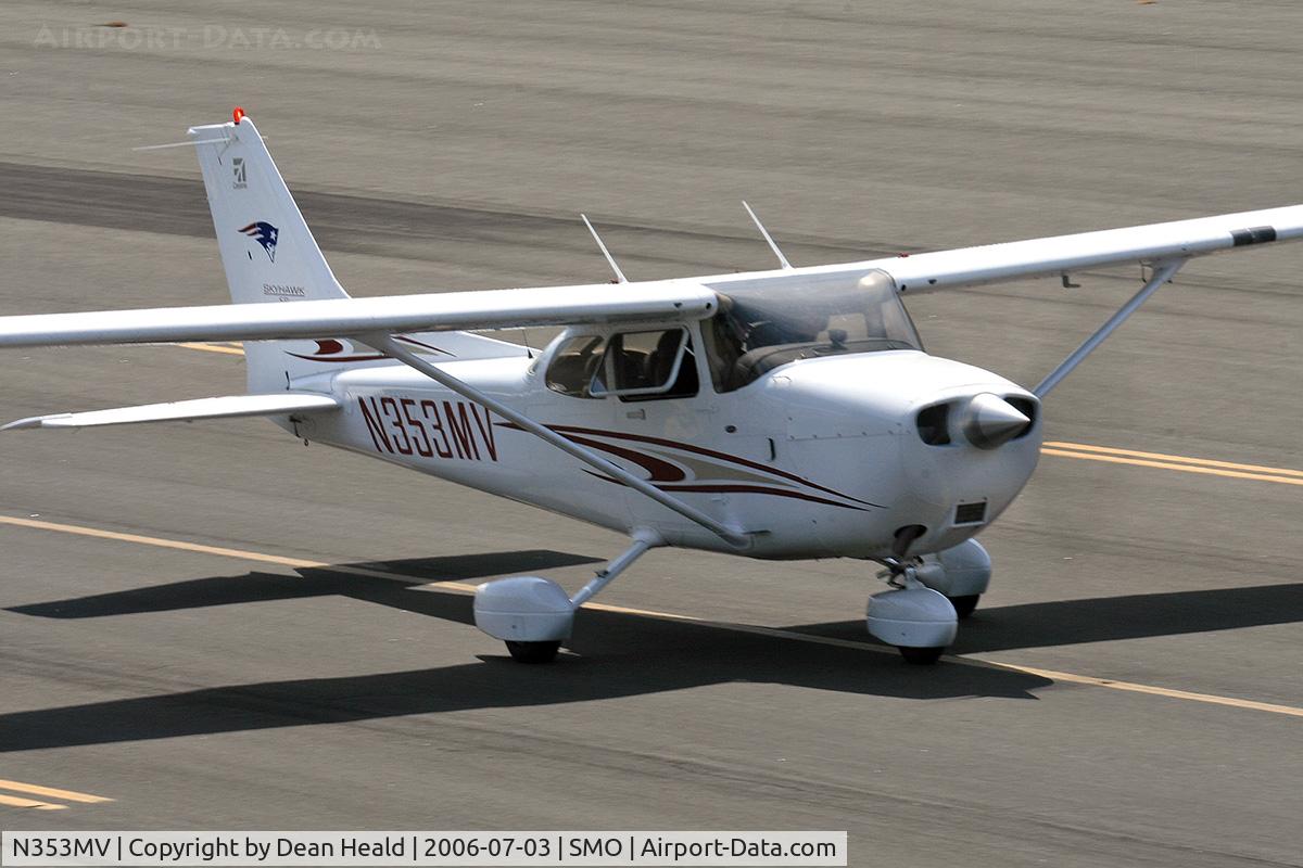 N353MV, 2005 Cessna 172S C/N 172S9908, 2005 Cessna 172S Skyhawk SP N353MV taxiing to RWY 21 at Santa Monica Municipal Airport (KSMO) - Santa Monica, California.