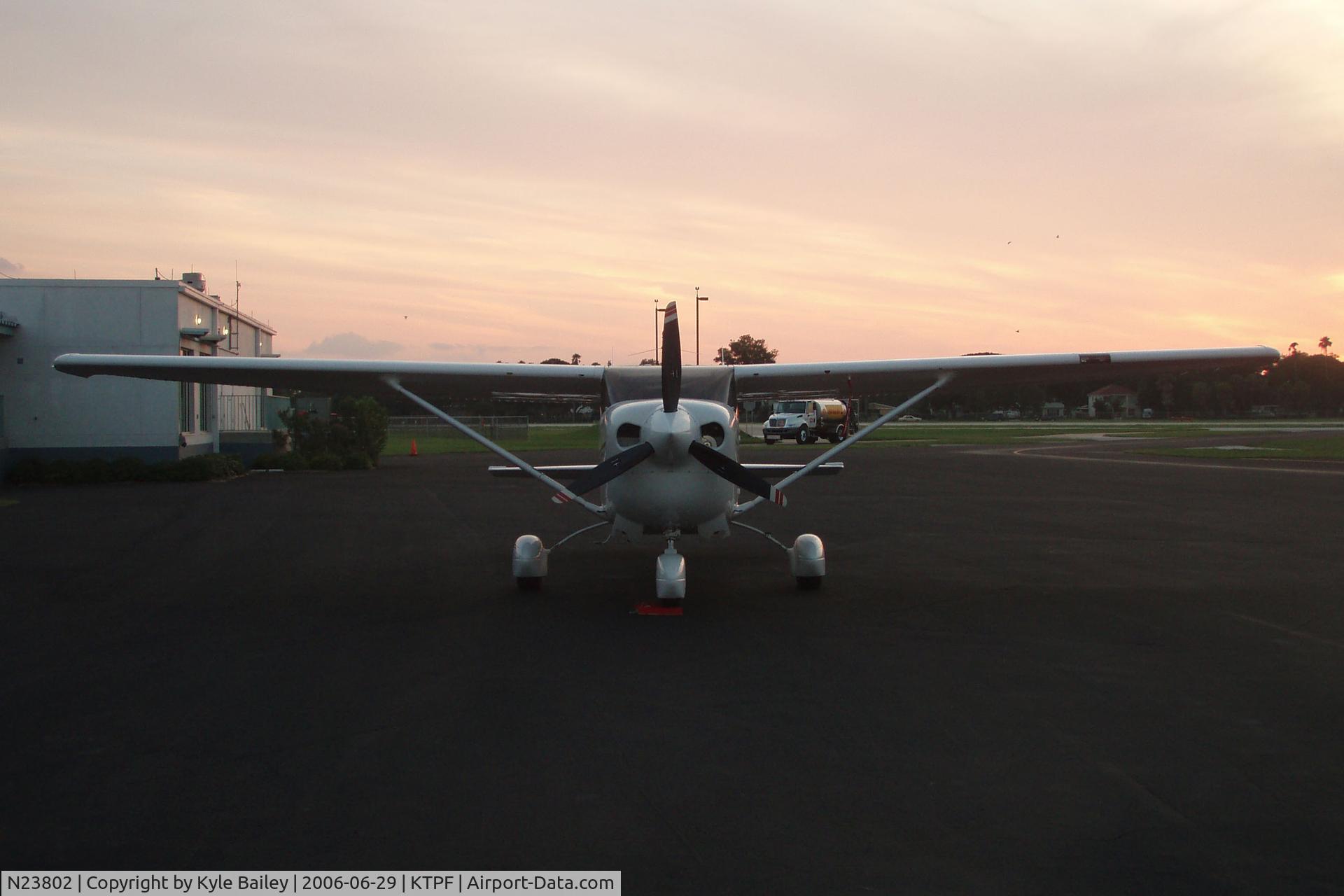 N23802, 2000 Cessna 206H Stationair C/N 20608137, Sunet at Peter O. Knight